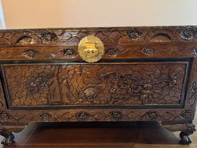 Antique wood chest in Other in Markham / York Region - Image 3