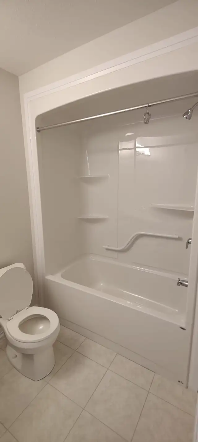 2 Bed 1 Bath - Townhouse in Room Rentals & Roommates in St. Catharines - Image 9