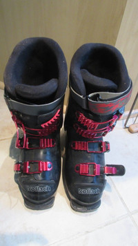Youth ski boots shoe size 6-6.5, mondo 23.5