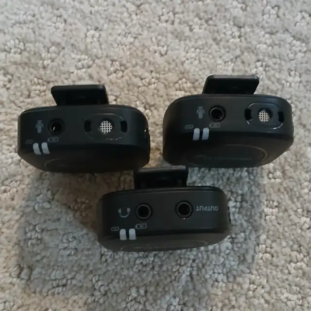 Compact Wireless Mic Set (2x Lapel Mics & 2 Lavs) in Pro Audio & Recording Equipment in Hamilton - Image 5
