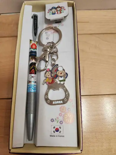 Korean Souvenir Set - Pen & Keychain, View more