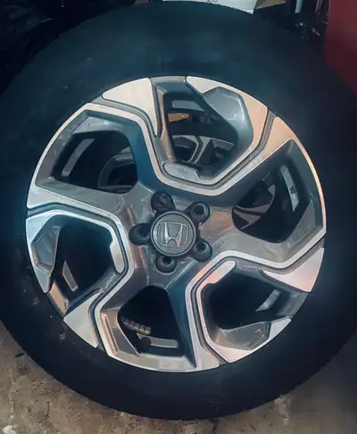 4 mags honda avec pneus d’été Bridgestone 235/60r18
