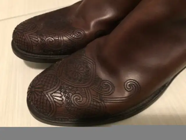 Luxurious Women’s Brown Leather Tall Prada Boots - Italy - 7.5 in Women's - Shoes in Oshawa / Durham Region - Image 7