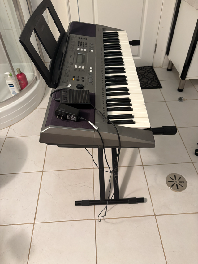 Yamaha portable keyboard + foldable stand + pedal in Pianos & Keyboards in City of Toronto - Image 4