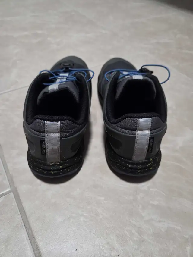 Souliers de randonnée pour garçon grandeur 4 (Merrell) in Kids & Youth in Laval / North Shore - Image 6