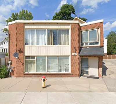 Private room with ensuite in a 2 bedroom Apartment and sharing Kitchen and Living area with 1 other...