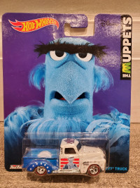 1:64 Hot Wheels Premium The Muppets Sam the Eagle 52 Chevy Truck