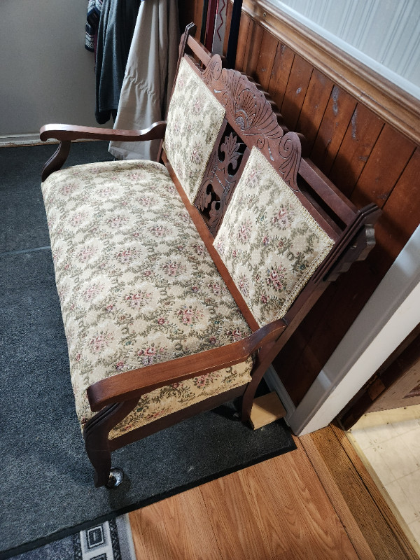 Antique deacons' bench in Other in Belleville - Image 3