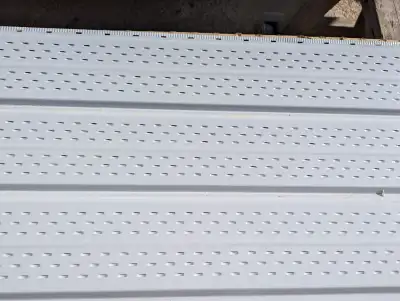 I have 4 6 ft pieces of white aluminum soffits. Kaycan brand I have one bent piece and one cut of pi...