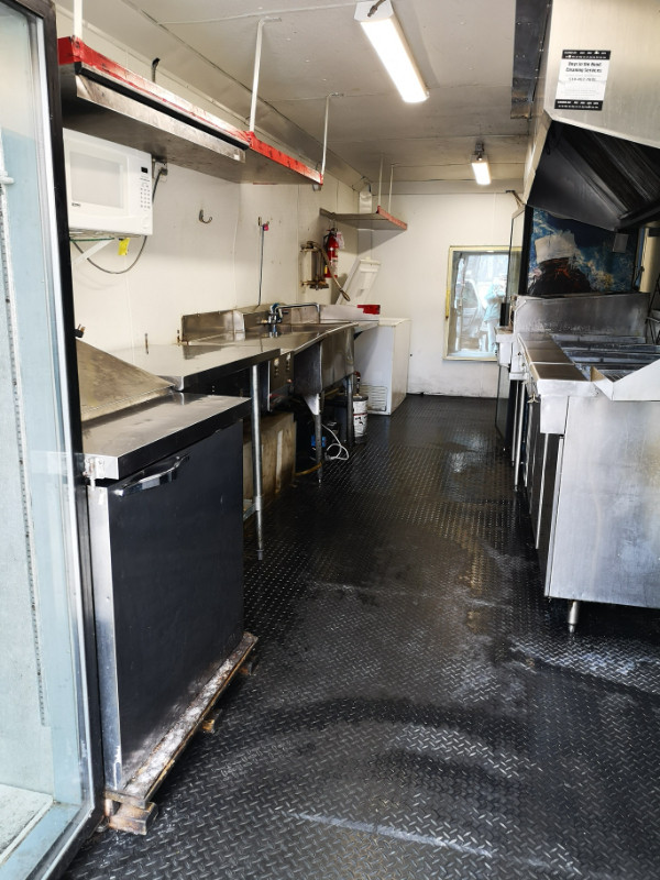 Medium Range Food Truck Trailer ~ Ready to Serve in Other Business & Industrial in Sarnia - Image 3