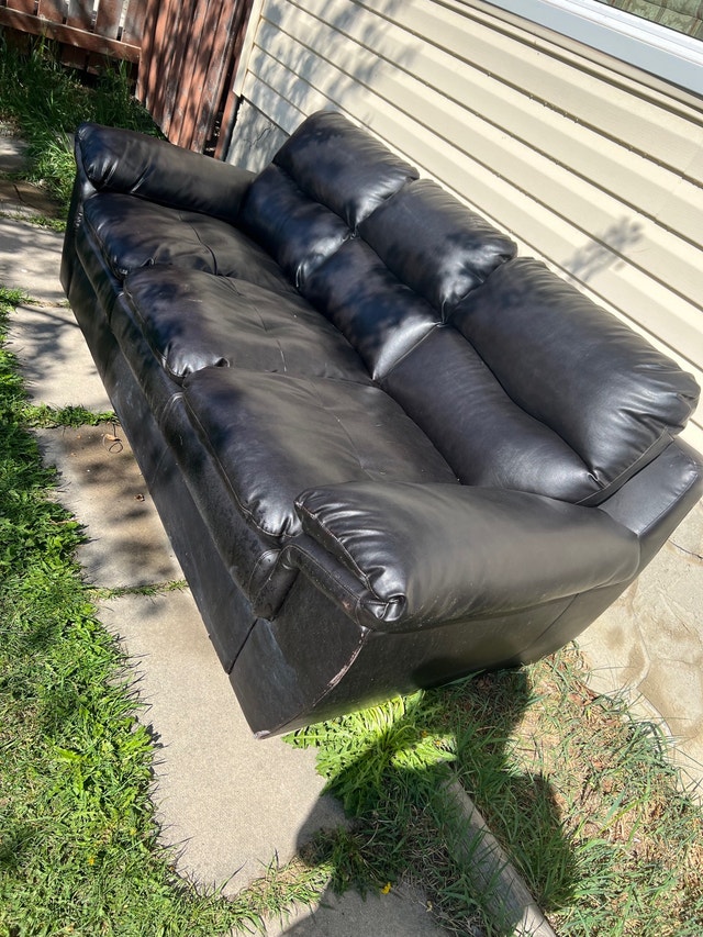 Free stuff nice clean Sofa Free Stuff Calgary Kijiji