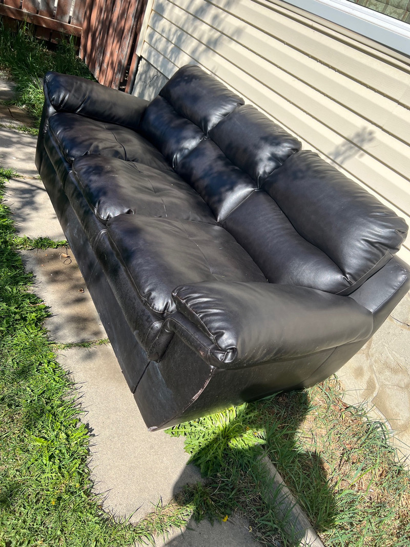 Free stuff nice clean Sofa Free Stuff Calgary Kijiji