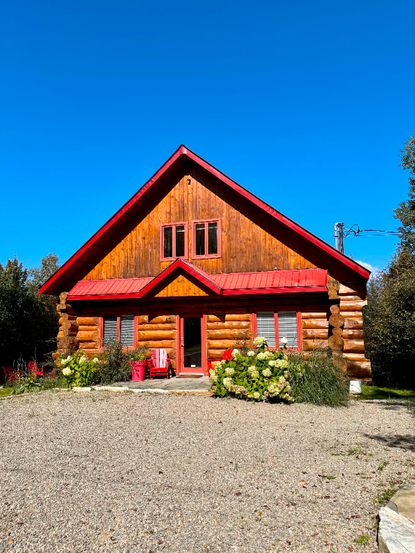 Lake front Cottage for Rent in St-Donat / Chalet sur lac à louer in Quebec