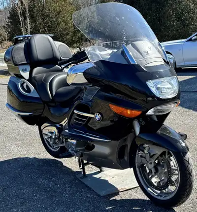 2009 is the last year this bike was produced. Second owner and it has never been dropped (tipped ove...