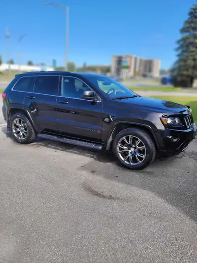 Jeep grand cheerokee laredo 2014 3.6 litres en excellente condition rien à faire dessus 4x4 pneu d'h...