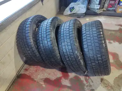 4 pneus d'hiver Aptany RW312 205/60R16 utilisés 1 hiver, encore 7-8/32 de crampons. Je vends parce q...