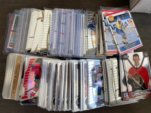 Big stack of rookie hockey cards in Arts & Collectibles in Hamilton
