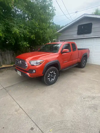 2017 TRD off road package Low kms Comes with winter tires and rims 6 speed manual transmission V6 3....