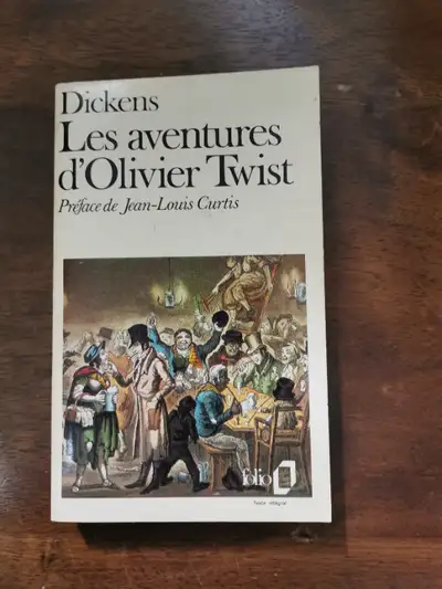 Bonjour, je vends le roman de Charles Dickens, Les Aventures d'Oliver Twist. Le livre est en bon éta...