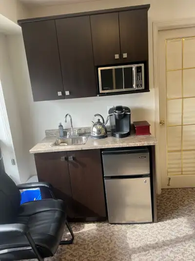 A 2- suite shared office plus furnished reception area located on Commercial Street in Milton, has o...