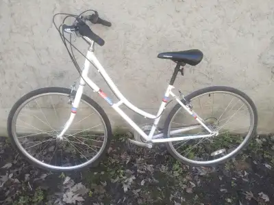 Title: Women's Supercycle 18 Speed Hybrid Bike, View more