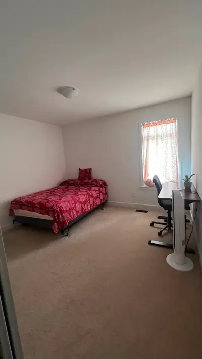 Rooms for rent ,the newly build detached home .Fully furnished.