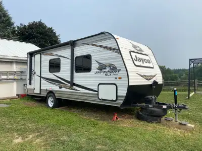 )) JAYCO FLIGHT SLX 2019 195RB (( campers in amazing shape, barely used. 2019 homemade ownership!! ....