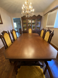 Solid Oak Dinning Room and Buffet