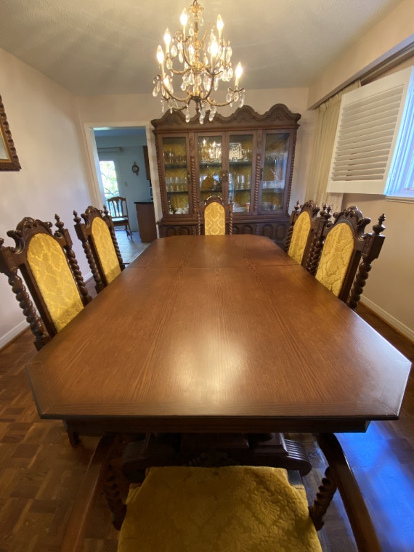 Solid Oak Dinning Room and Buffet Dining Tables & Sets Mississauga