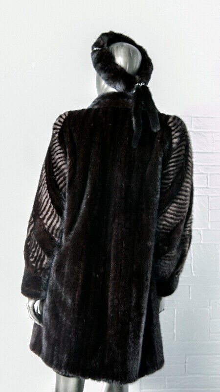 Manteau de vison 2 tons avec vison blue iris vison femelle dans Femmes - Hauts et vêtements d'extérieur  à Lévis - Image 2