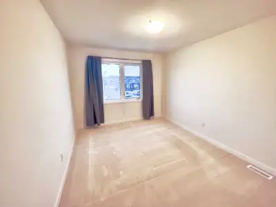 Private room available in a clean and modern 3-bedroom townhouse in Barrhaven/Nepean, Ottawa. Rent:...