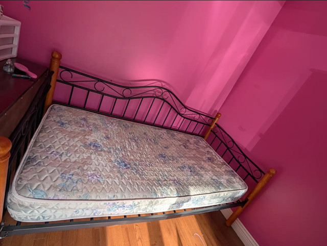 Base de lit simple et matelas in Beds & Mattresses in Québec City - Image 3