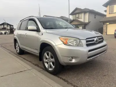 Toyota RAV4 6cylinders V6 Active Status Limited Edition 4WD. Well-maintained Alloy wheels, Electric...