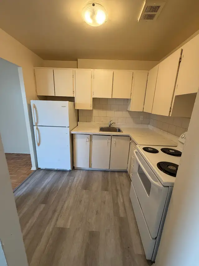 2 BED 1 BATH APARTMENT - MISSISSAUGA