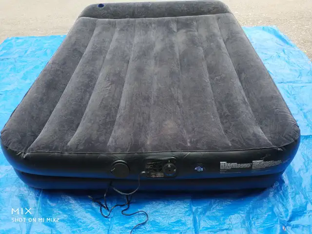 INFLATABLE MATTRESS in Bedding in City of Toronto - Image 3