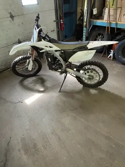 Hey this is my electric dirt bike project. Got 99% done and lost interest and time. It does drive an...
