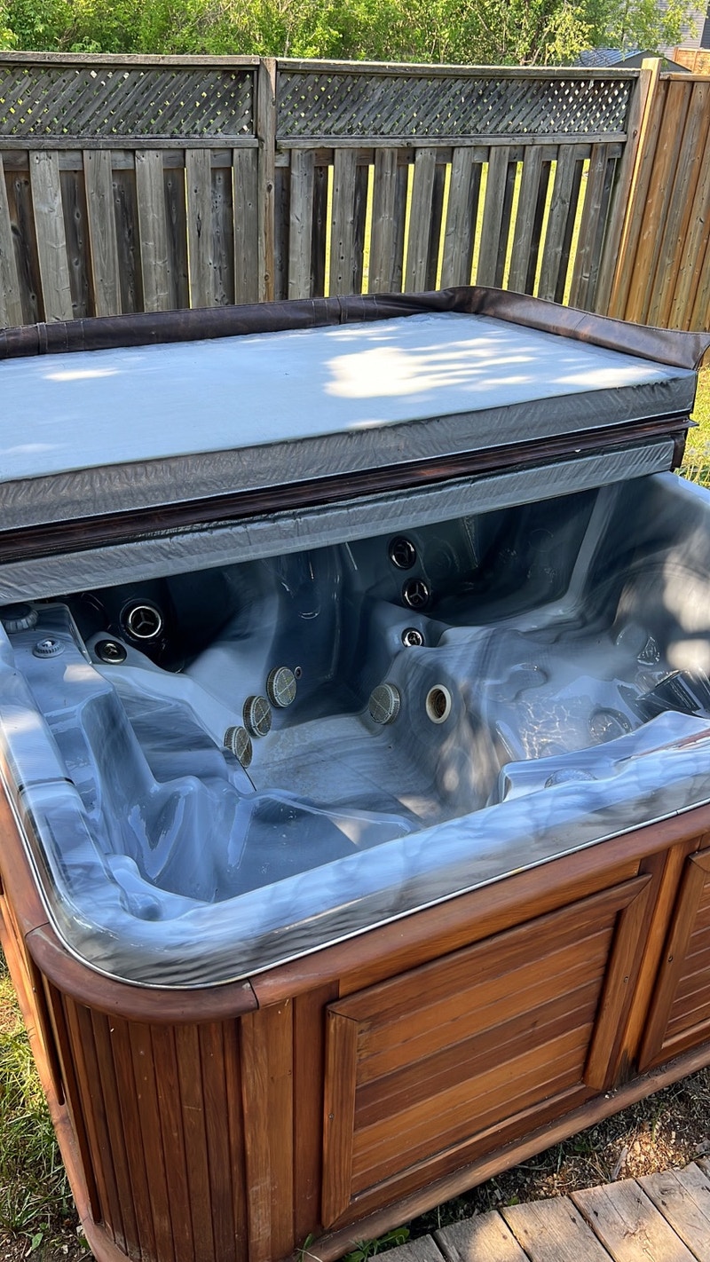 *FREE* Arctic Spa Hot Tub Pickup in Collingwood Hot Tubs & Pools