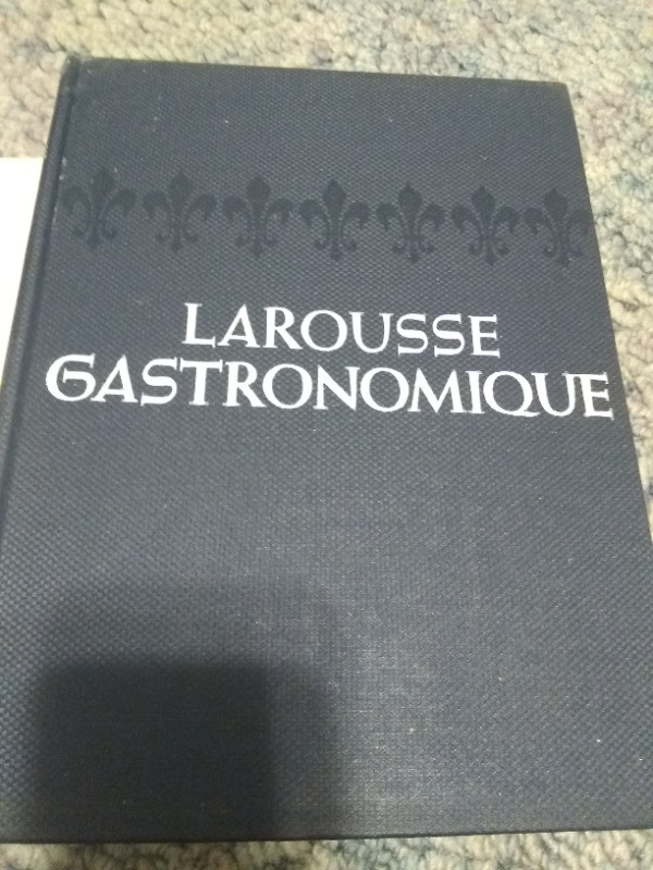 LAROUSSE GASTRONOMIQUE  8500 RECIPES  1961 1ST AMERICAN EDITION in Non-fiction in St. Catharines - Image 3