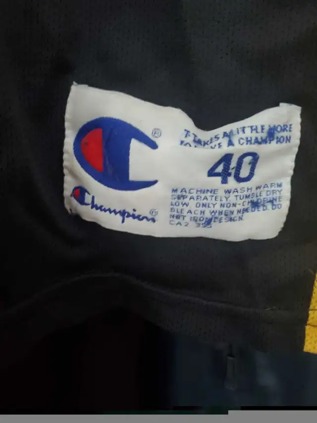 Nike Champion NBA LA Lakers #8 Kobe Bryant black jersey Large  in Men's in City of Toronto - Image 5