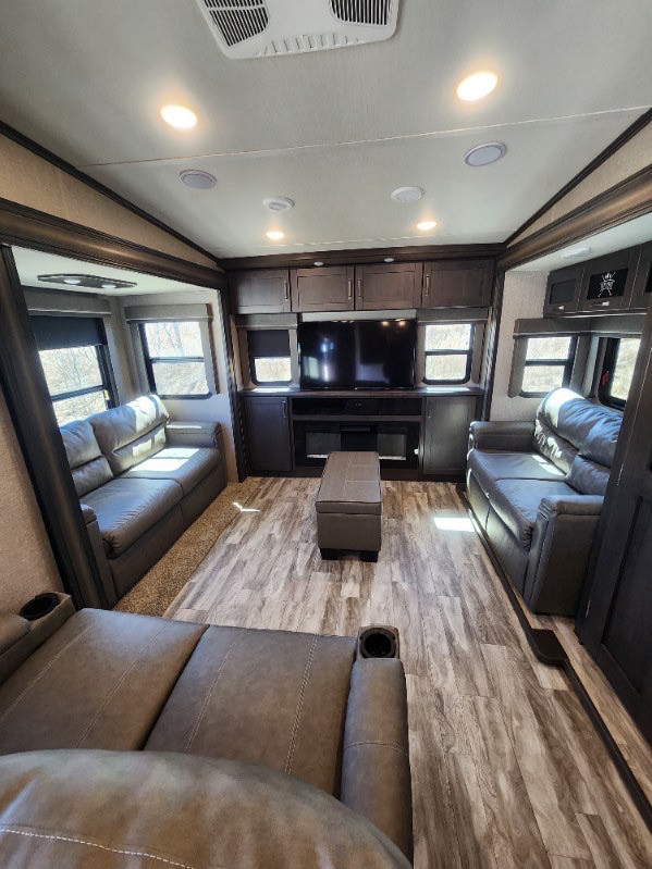 2023 Grand Reflection 341 RDS, Fifth Wheel, Open Concept in Travel Trailers & Campers in Oshawa / Durham Region - Image 4
