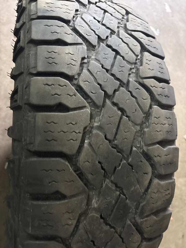 1 pneu d'été P275/60R20 115T Goodyear Wrangler Duratrac, 51884 dans Pneus et jantes  à Ville de Québec