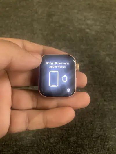 Apple Watch SE 40mm GPS Gold, View more