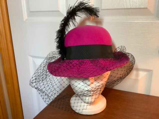 Vintage Liz Claiborne Felt & Feather Veil Hat in Women's - Other in Belleville