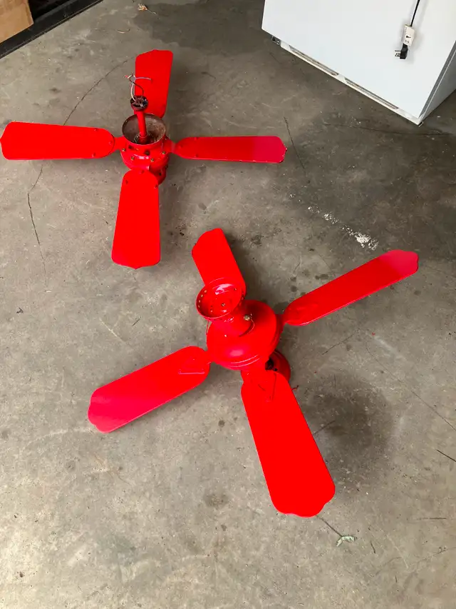 Vintage Steel and Wood Ceiling Fan in Indoor Lighting & Fans in Calgary - Image 2