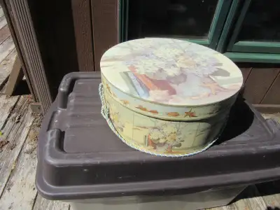 Smoke free - CASH ONLY. Multiple shapes and sizes of storage boxes. * pic. 1-2 - round hat box - vin...