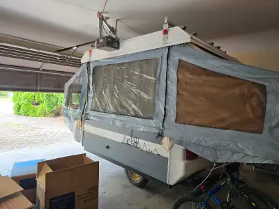 Sleeps 5, has a stove and a sink, foldable and easy to install towable by suv