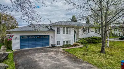 3 beds, 2 full baths lower-level unit with a garage. Located south Fredericton, pet friendly. Availa...