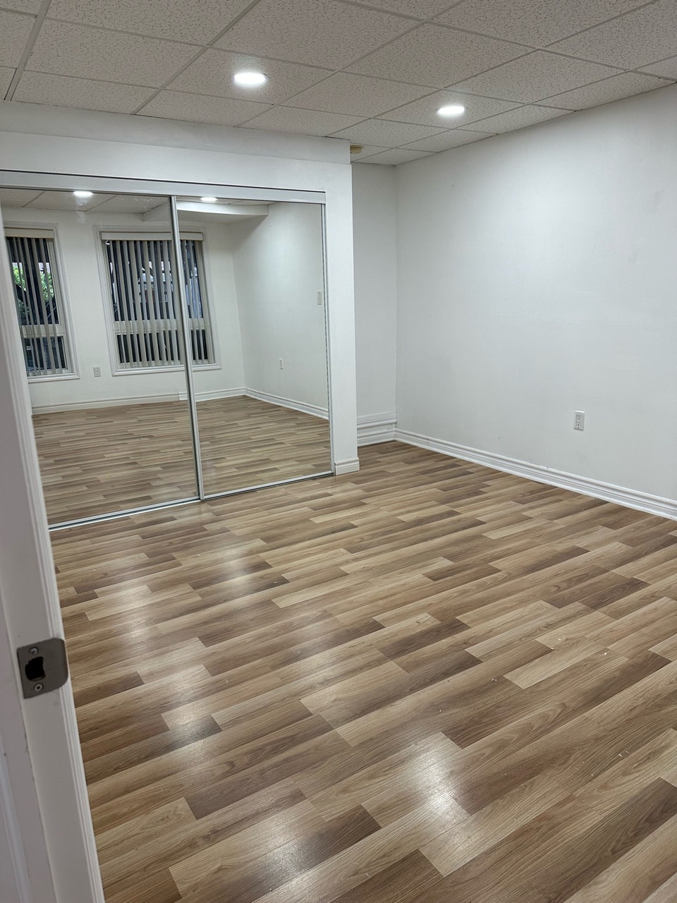 2 Bedroom Walkout Basement Apartment 4