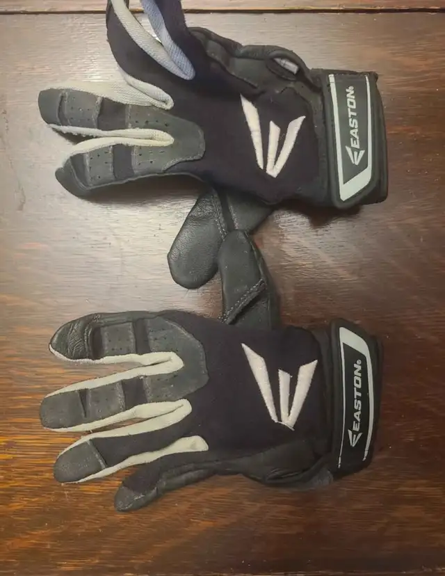 Baseball equipment package (bag, helmet, gloves, pants, bat) in Baseball & Softball in City of Toronto - Image 6