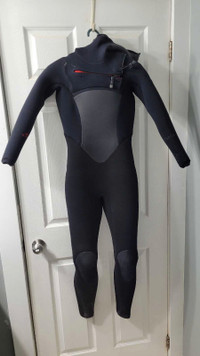 Xcel size 4 wetsuit